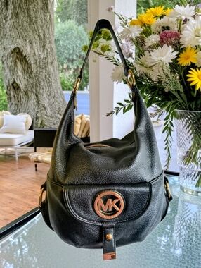 Michael Kors Fulton Large Black Leather Shoulder Bucket Bag EUC